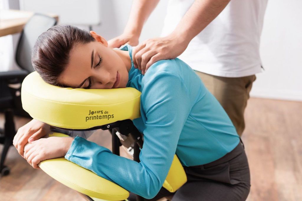 [211028_3222] Massage assis / réfléxologie plantaire - Médipôle (Massage assis AMMA)